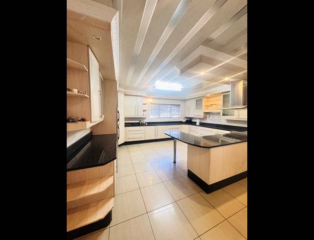 4 BEDROOM FREESTANDING SOLD IN DIE HEUWEL